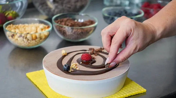 Wecandoo - Learn about gelato and ceate your own ice cream cake