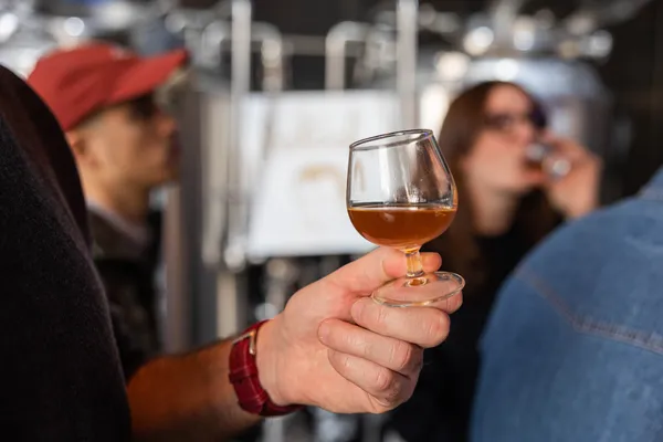 Visitez une brasserie artisanale parisienne et dégustez 4 bières - Image n°3 - Wecandoo