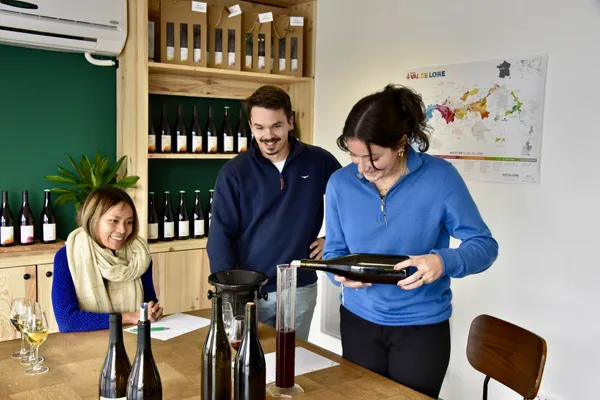 Réunissez votre équipe et assemblez votre vin dans un chai urbain avec Kevin et Pierre - Image n°2 - Wecandoo