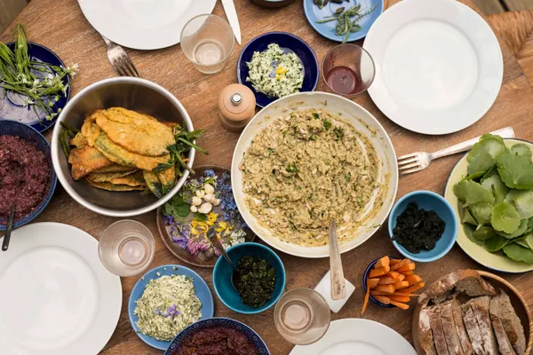 Découvrez la cuisine avec des plantes sauvages sur une journée - Image n°4 - Wecandoo