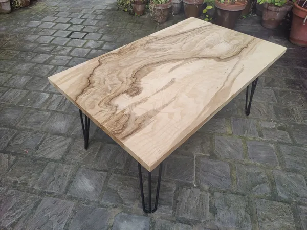Réalisez votre table basse unique en placage de Frêne Olivier - Image n°1 - Wecandoo
