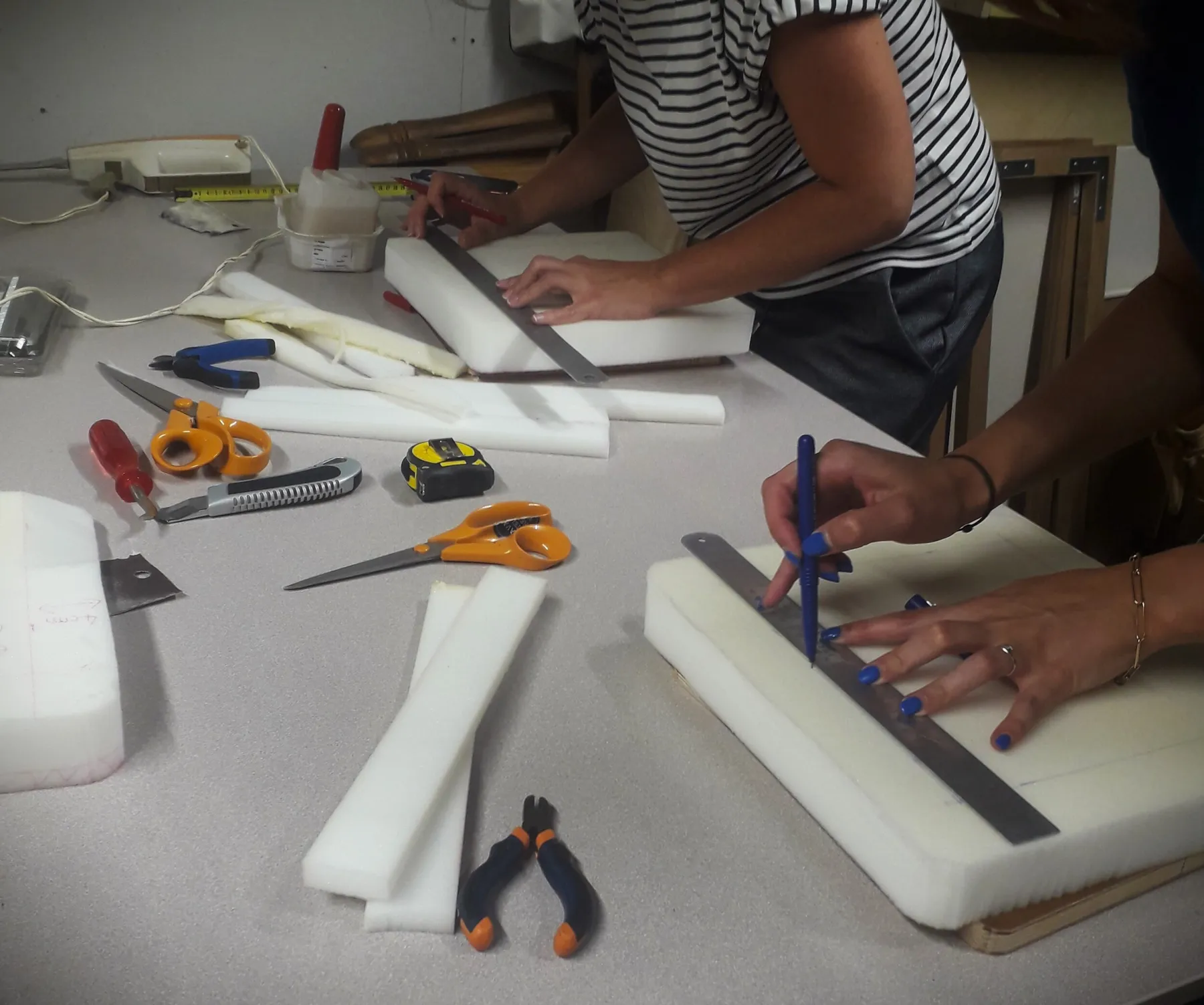 Tapissez votre tabouret vintage - Image n°5 - Wecandoo