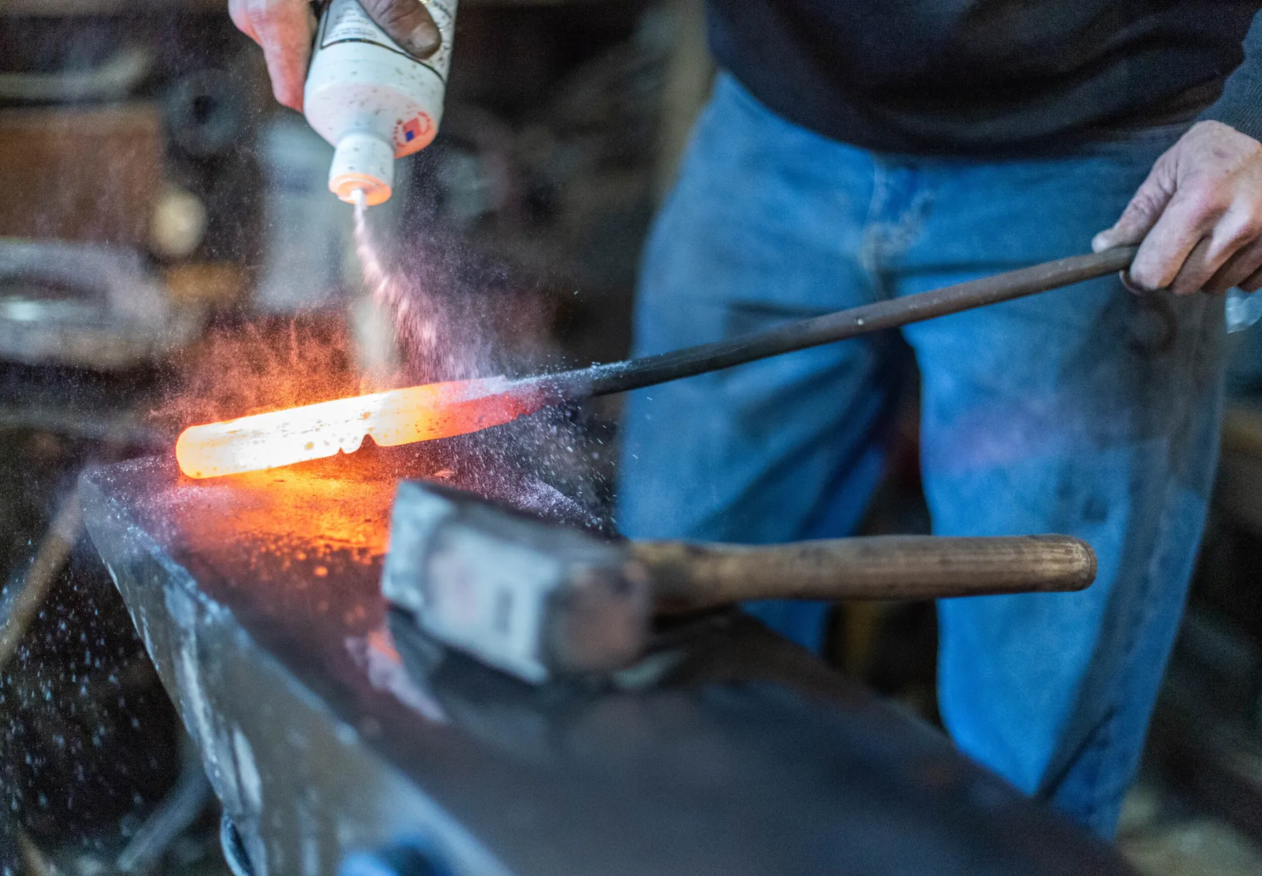 Réalisez votre couteau pliant en Damas sur une journée avec Benjamin - Image n°2 - Wecandoo