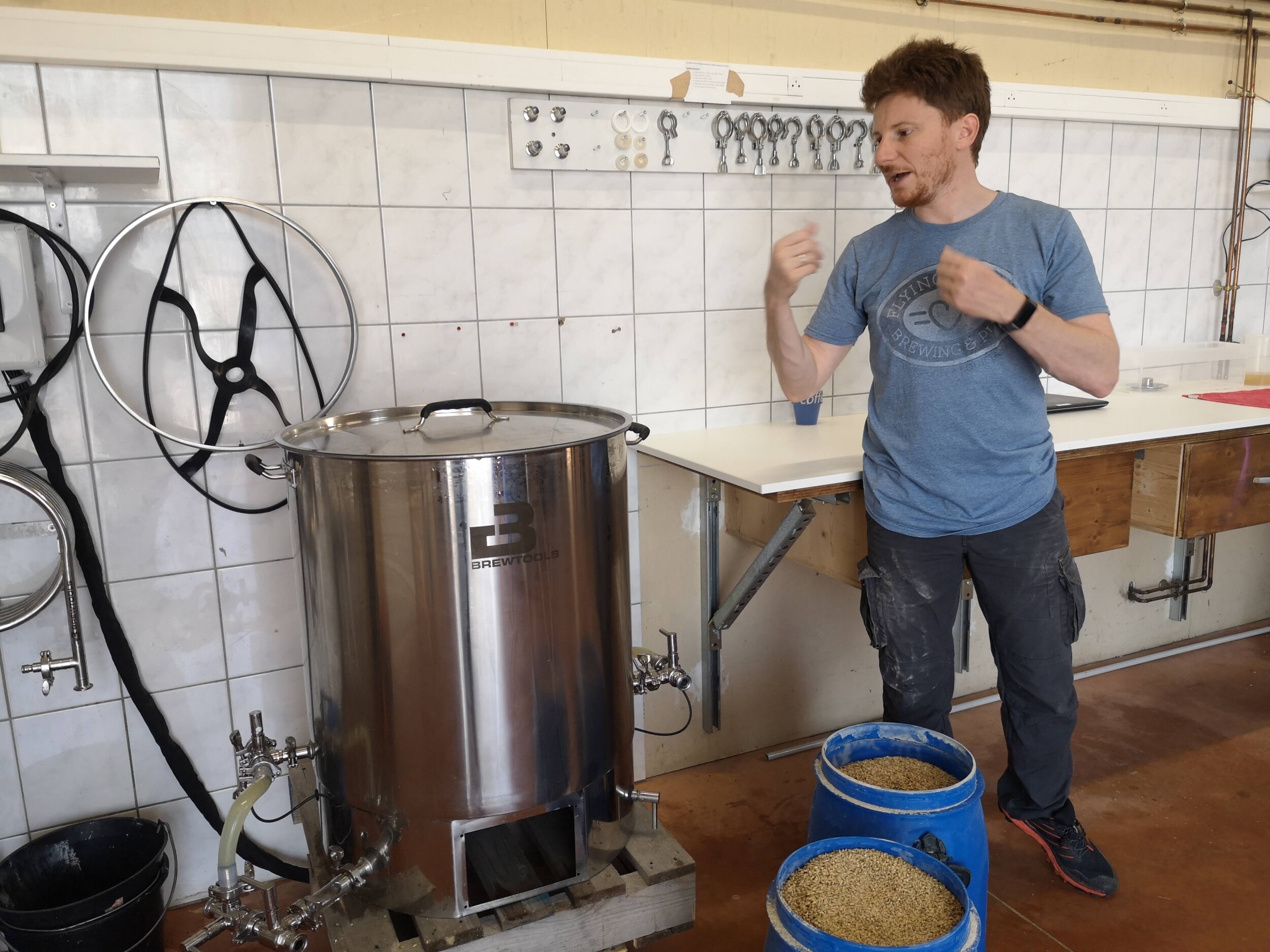 Wecandoo - Participez au brassage d'une bière et repartez avec un carton de 12 bières artisanales de votre choix - Image n°4