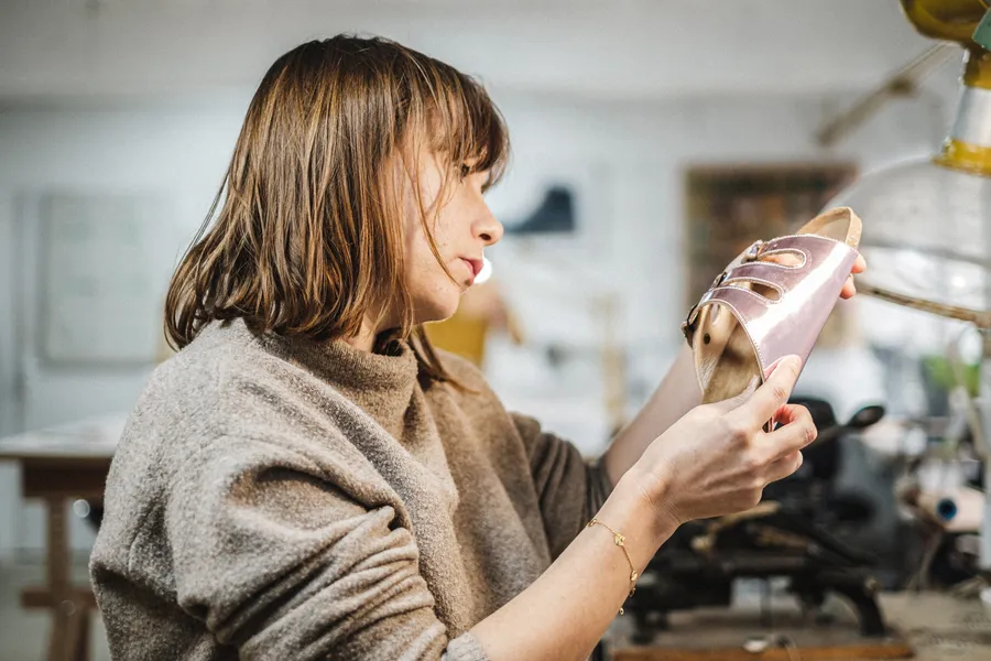 Réalisez vos sandales en cuir sur une journée - Image n°1 - Wecandoo