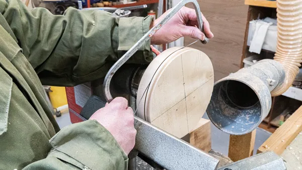 Réalisez votre stylo et votre assiette au tour à bois sur une journée - Image n°3 - Wecandoo