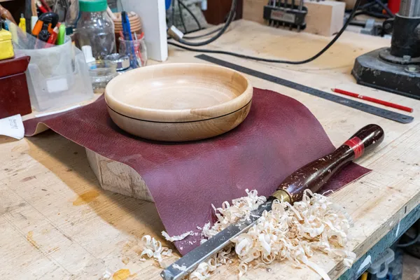 Réalisez votre stylo et votre assiette au tour à bois sur une journée - Image n°4 - Wecandoo