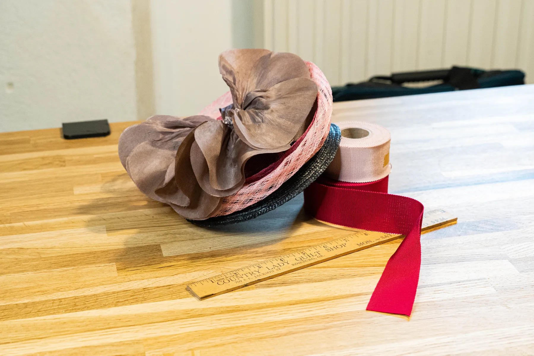 Réalisez votre chapeau bibi ou serre tête sur mesure - Image n°4 - Wecandoo