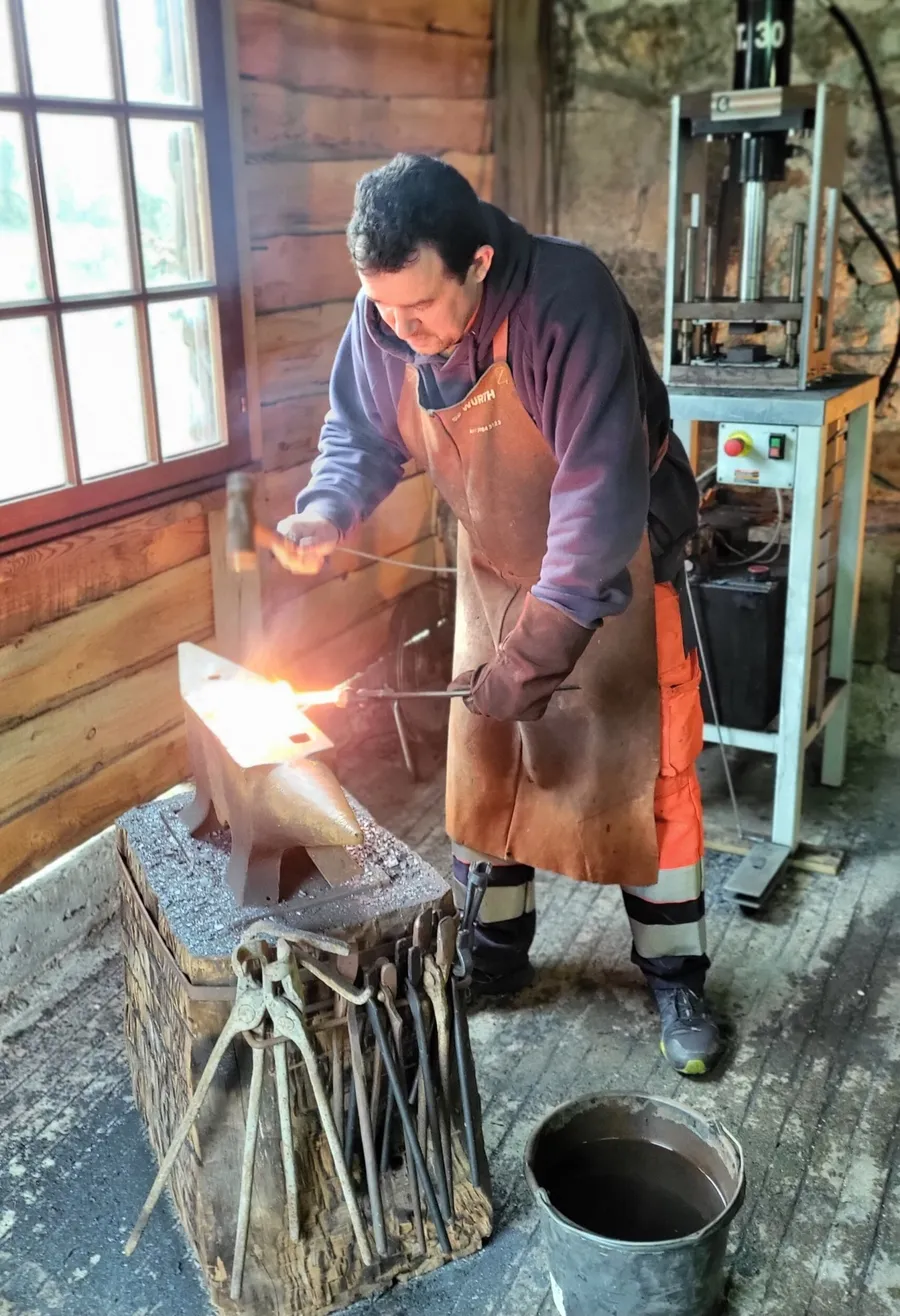 Forgez votre damas et fabriquez votre couteau pliant de A à Z - 3 J - Image n°1 - Wecandoo