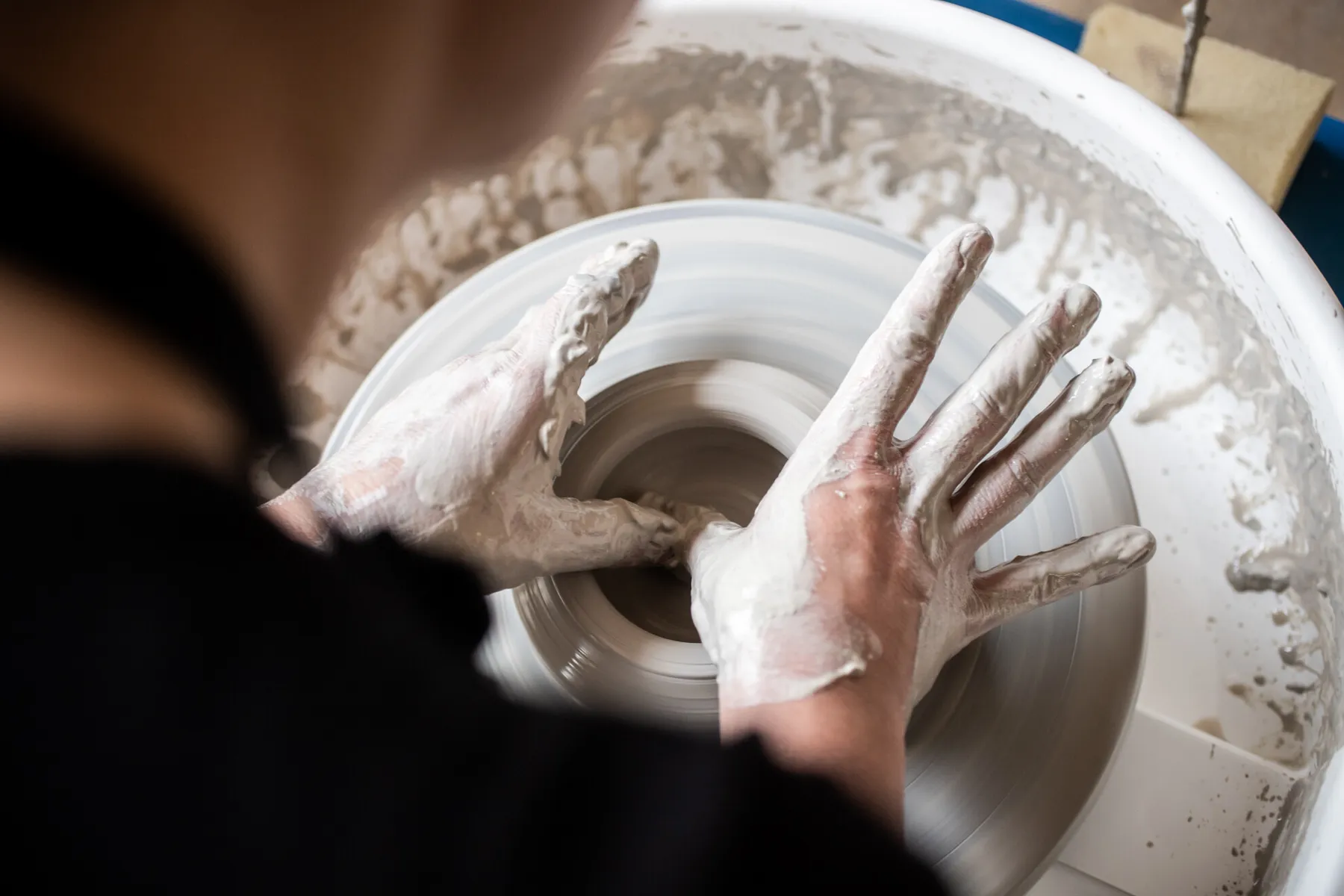 Initiez-vous au tour de potier avec Mathilde - Image n°1 - Wecandoo