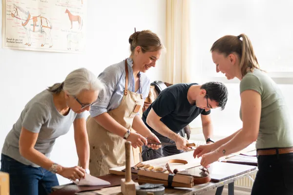 Réalisez vos étrivières en cuir - Image n°2 - Wecandoo