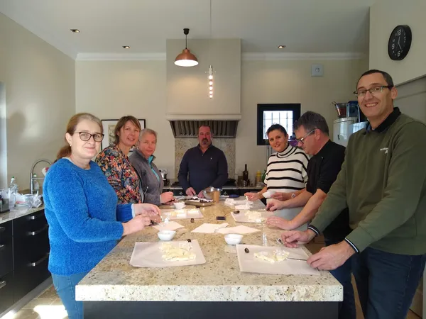 Partez en équipe en quête de la truffe et fabriquez votre fromage d’exception avec Yolaine - Image n°3 - Wecandoo