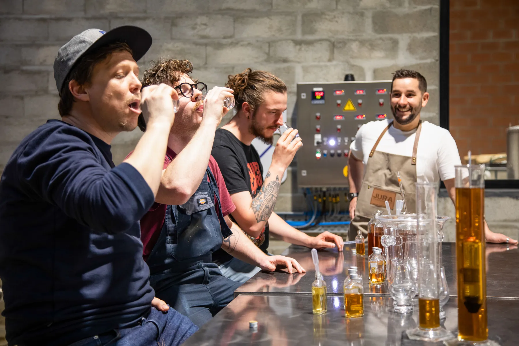 Visitez une distillerie artisanale et dégustez des spiritueux locaux avec Arnaud et Antoine - Afbeelding nr. 4 - Wecandoo
