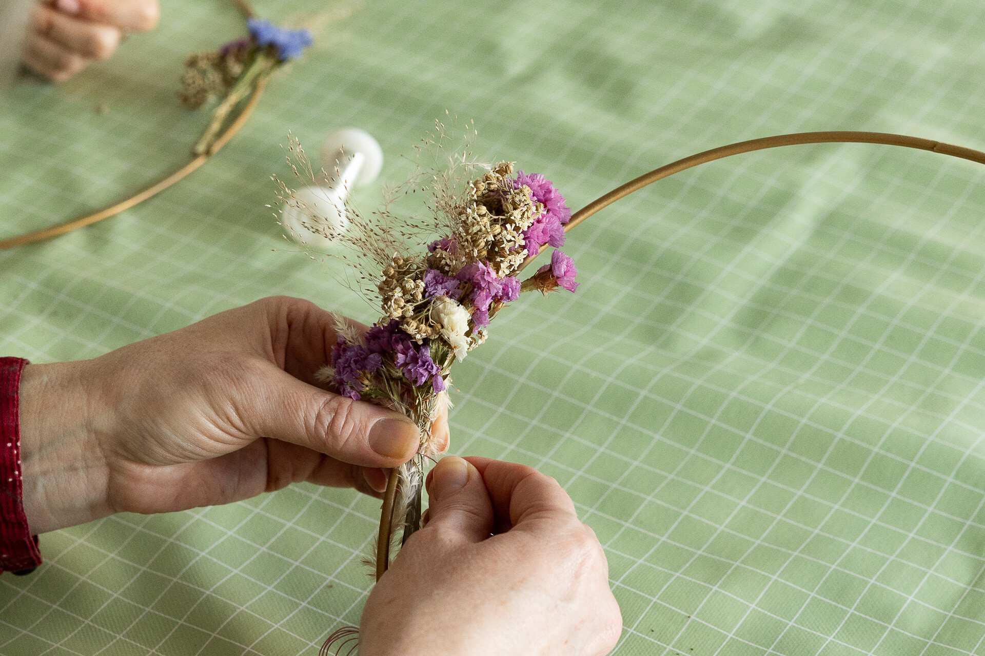 Wecandoo - Réalisez votre couronne de fleurs séchées locales - Image n°4