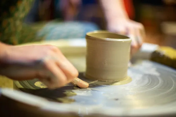 Découvrez le tour du potier avec Julie - Afbeelding nr. 4 - Wecandoo