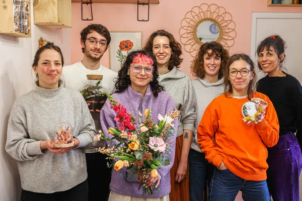 Réalisez votre miroir orné de fleurs séchées - Image n°4 - Wecandoo