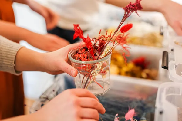 Réalisez votre cloche de fleurs séchées - Afbeelding nr. 1 - Wecandoo
