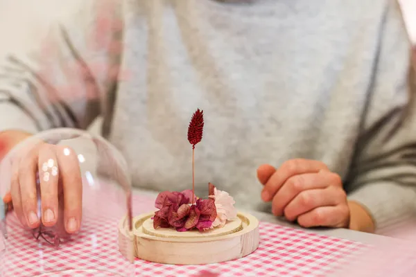 Réalisez votre cloche de fleurs séchées - Afbeelding nr. 3 - Wecandoo