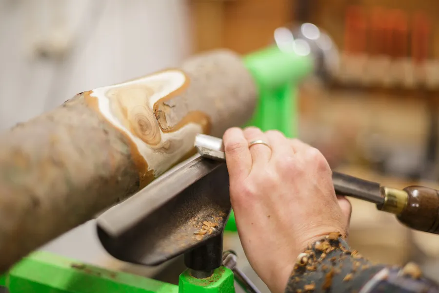 Perfectionnez-vous en tour à bois et réalisez un bol - Image n°1 - Wecandoo