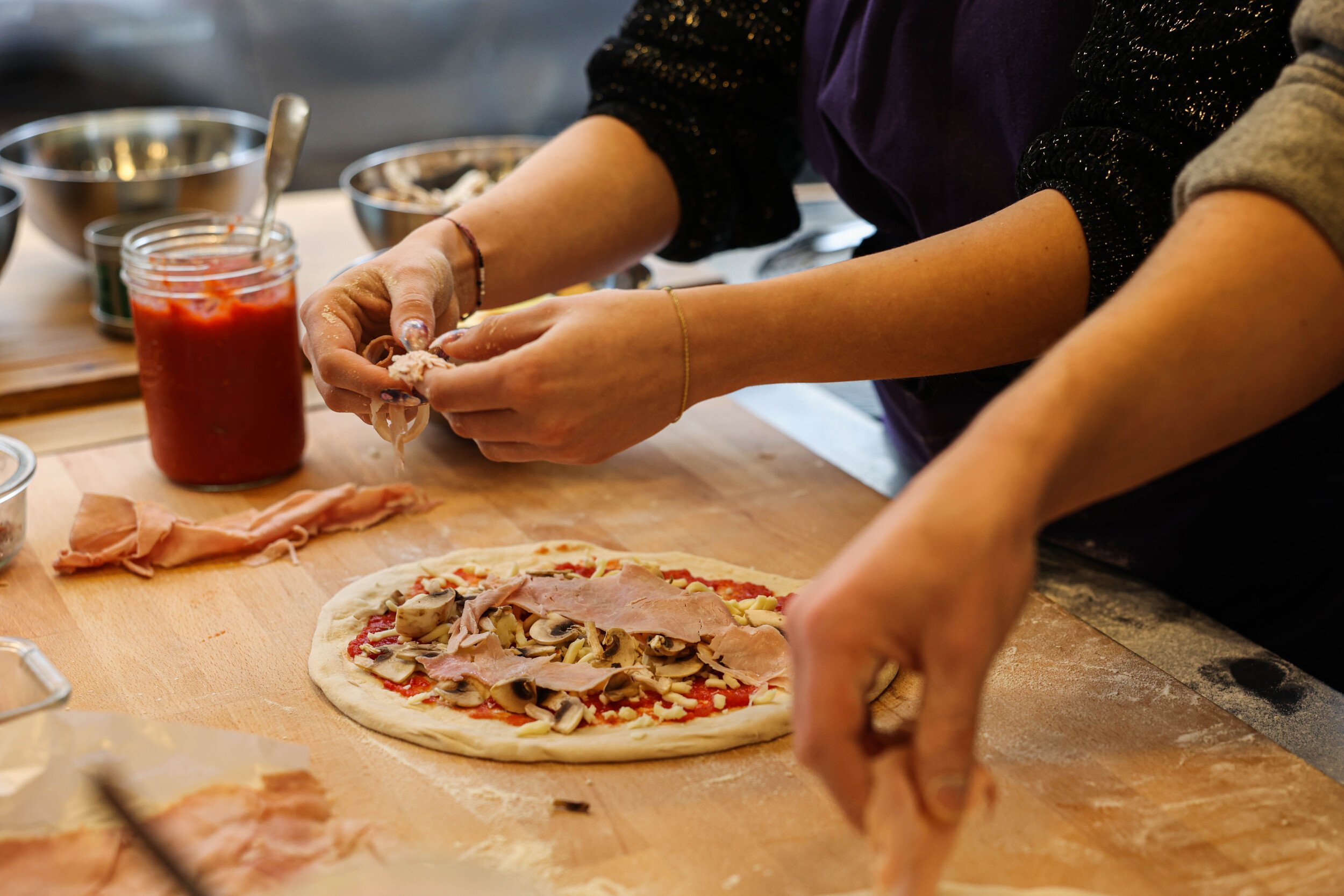 Wecandoo - Rassemblez votre équipe et réalisez de délicieuses pizzas avec Louis - Image n°1