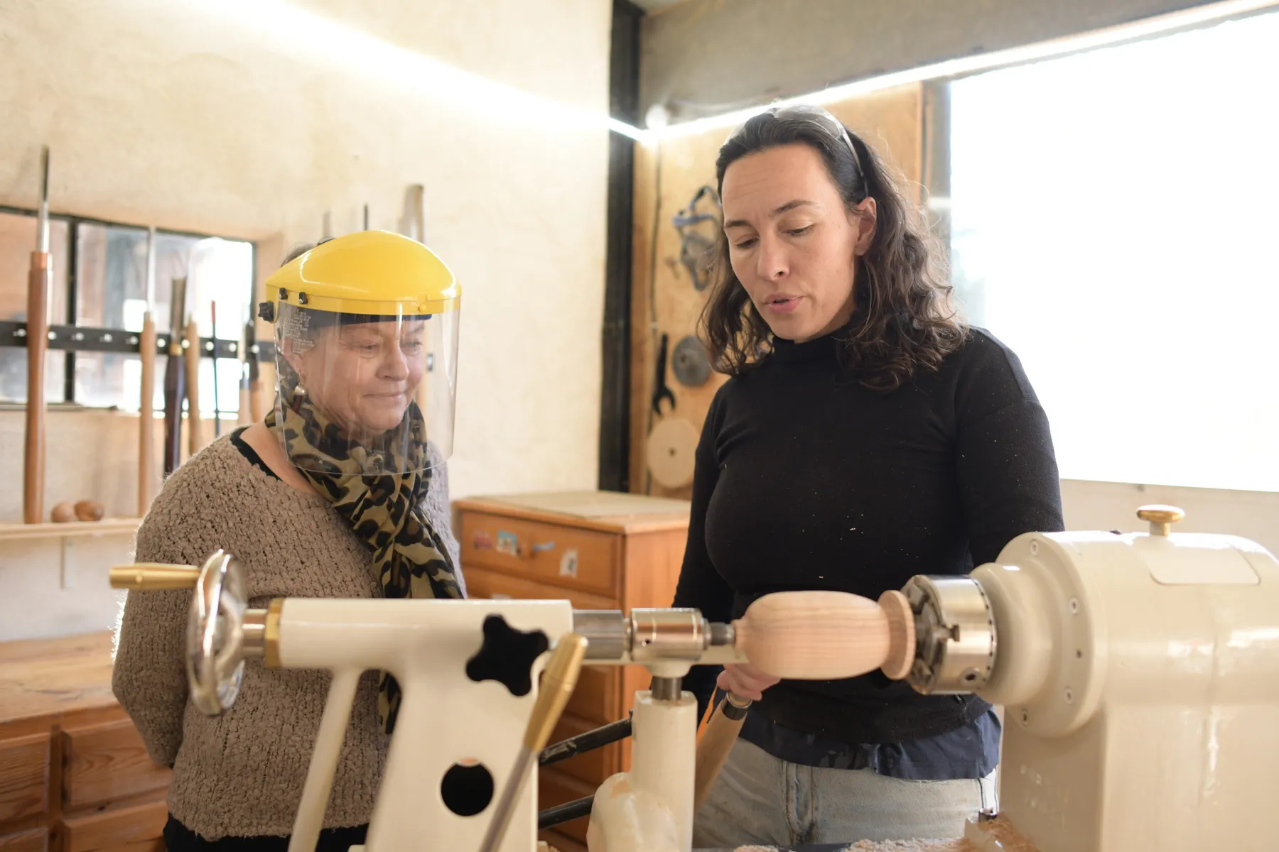 Initiez-vous au tour à bois et réalisez un vase - Image n°2 - Wecandoo