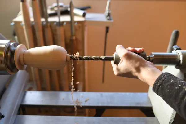 Initiez-vous au tour à bois et réalisez un vase - Image n°4 - Wecandoo