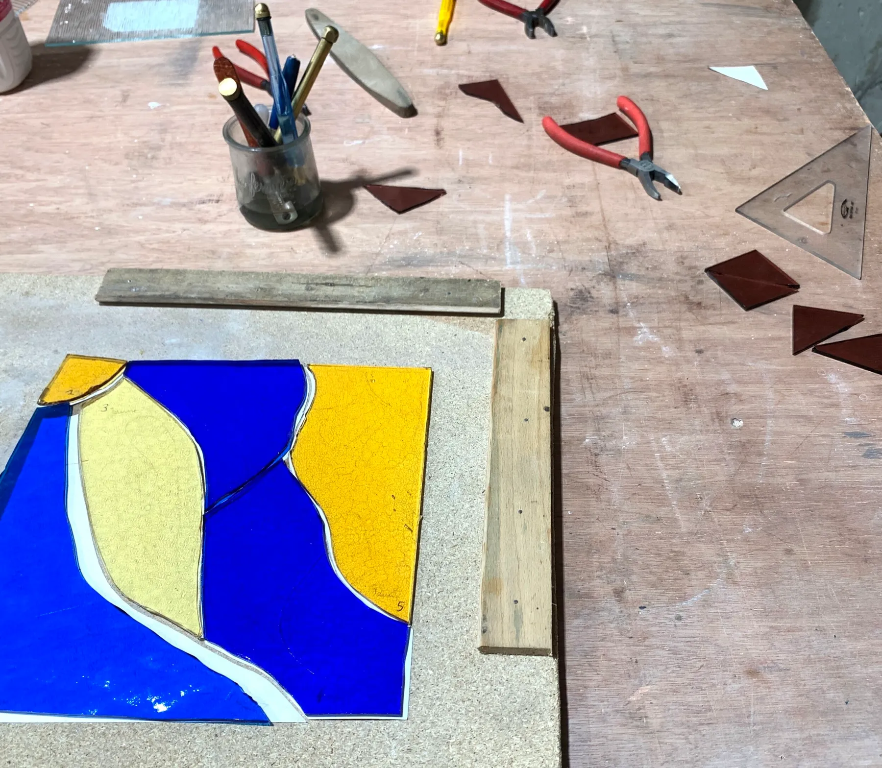 Réalisez votre petit vitrail peint au plomb - 2J - Image n°3 - Wecandoo