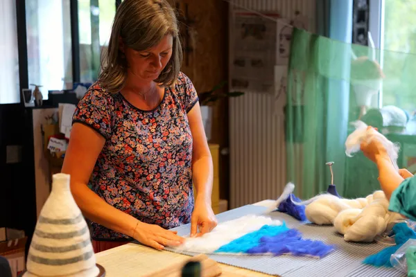 Fabriquez votre abat-jour personnalisé en laine feutrée - Image n°2 - Wecandoo