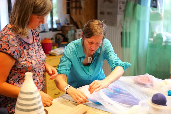 Fabriquez votre abat-jour personnalisé en laine feutrée - Image n°4 - Wecandoo