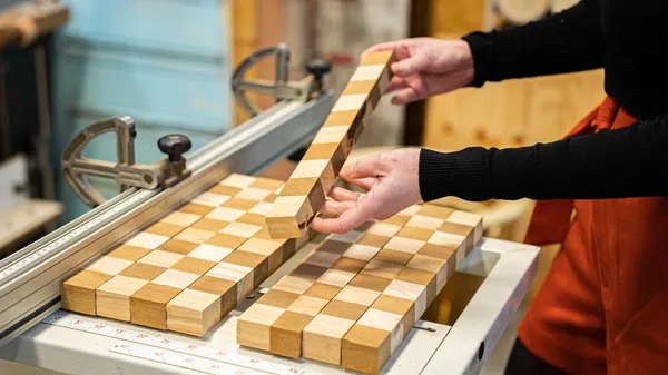 Fabriquez votre jeu de dames en bois - 2 J - Image n°3 - Wecandoo