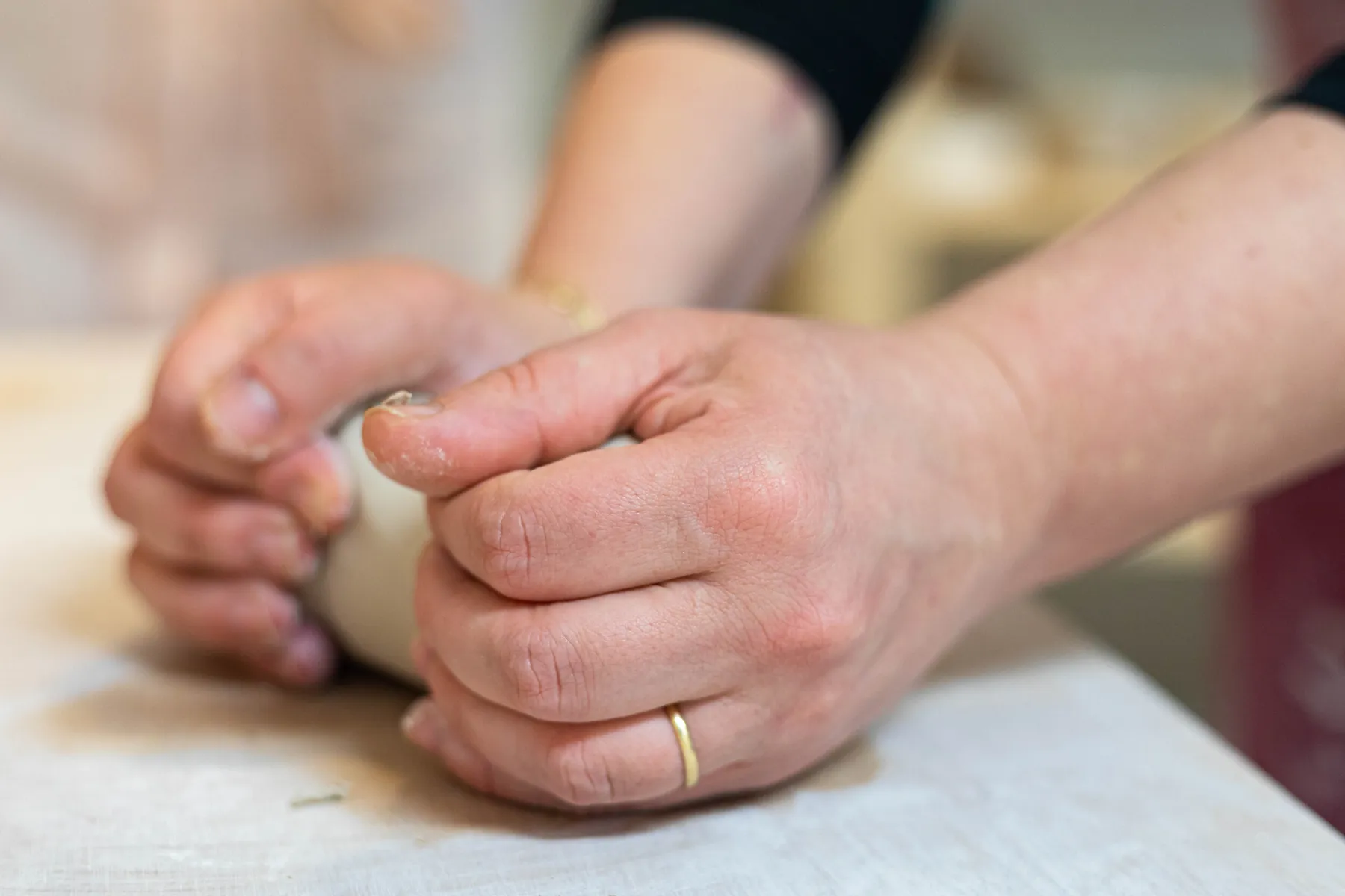 Initiez-vous au tour de potier avec Emma - Image n°2 - Wecandoo