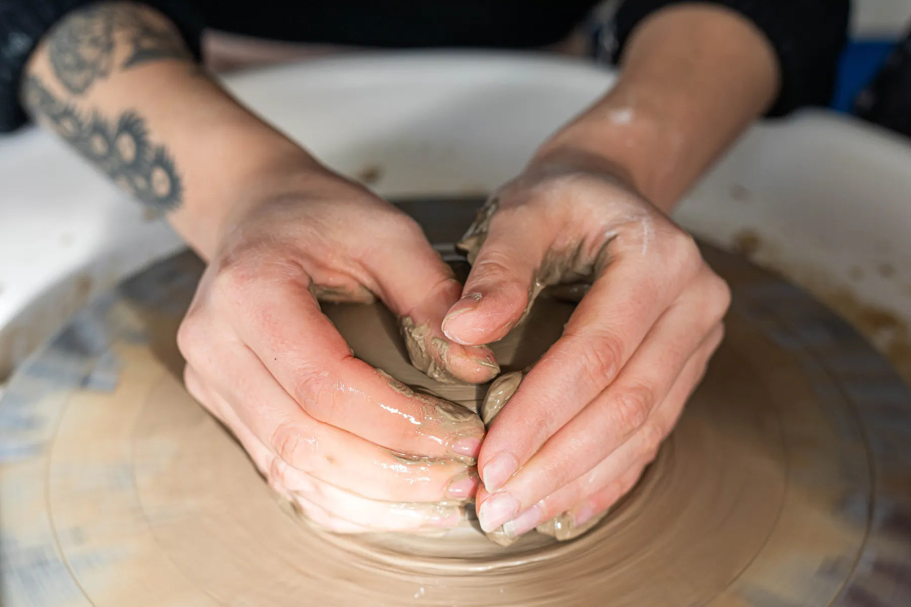 Initiez-vous au tour de potier avec Emma - Image n°3 - Wecandoo