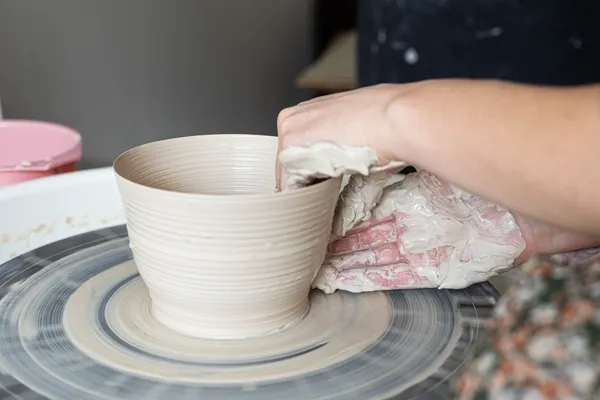 Initiez-vous au tournage de la porcelaine - Image n°2 - Wecandoo