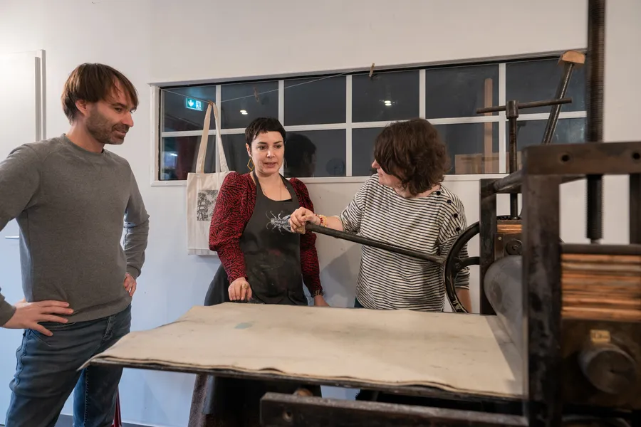 Réalisez votre impression à la pointe sèche sur tote bag - Image n°1 - Wecandoo