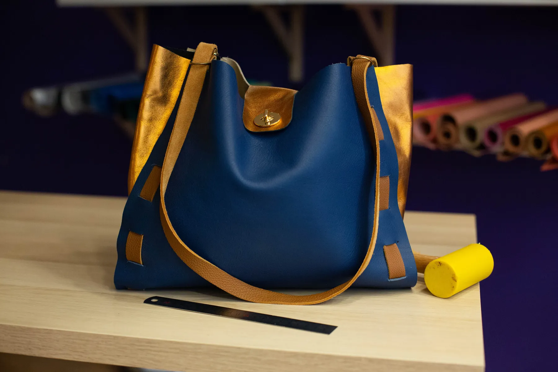 Réalisez votre sac cabas en cuir avec Julie et son équipe - Image n°3 - Wecandoo