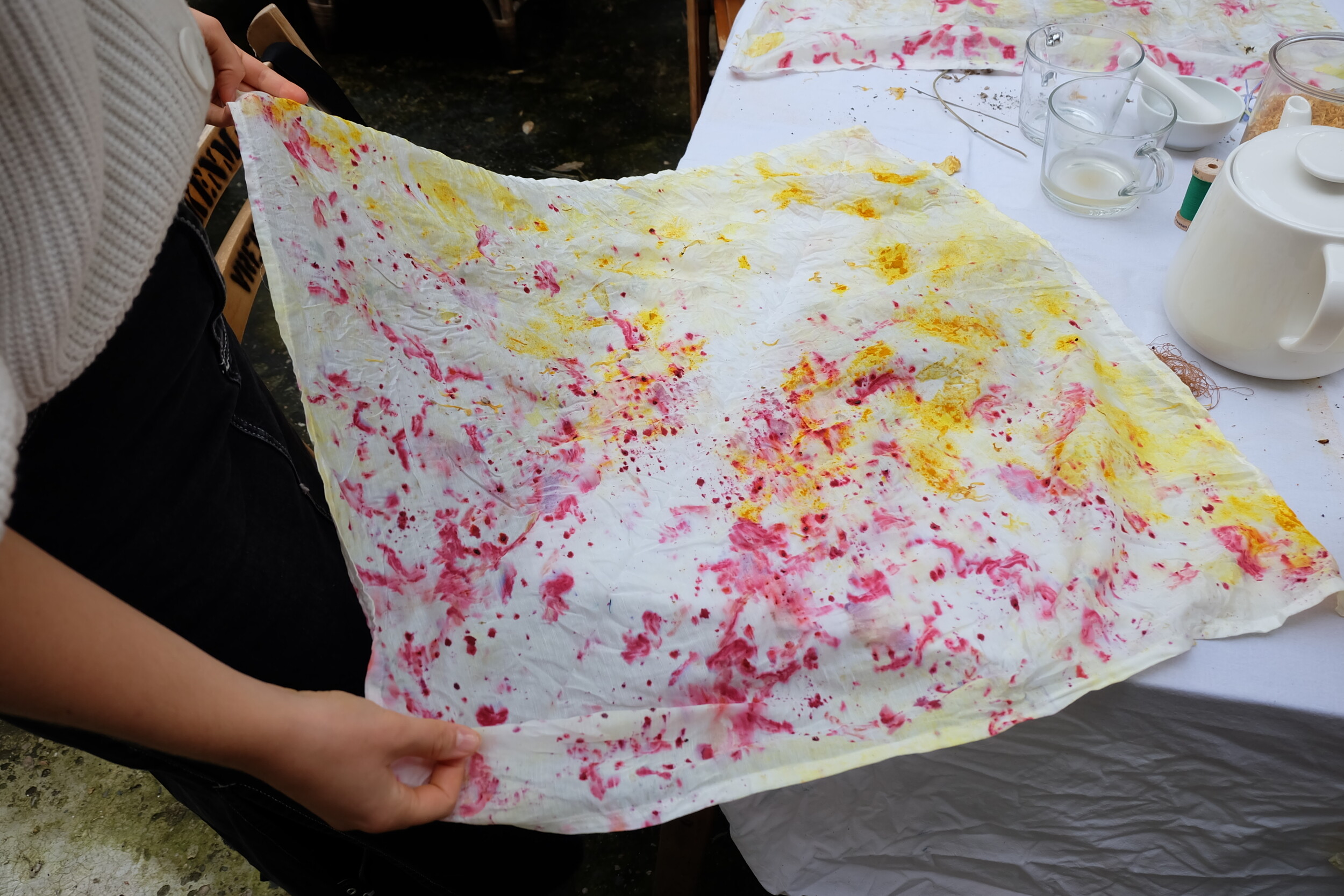 Wecandoo - Create your own naturally dyed silk scarf - Image n°5