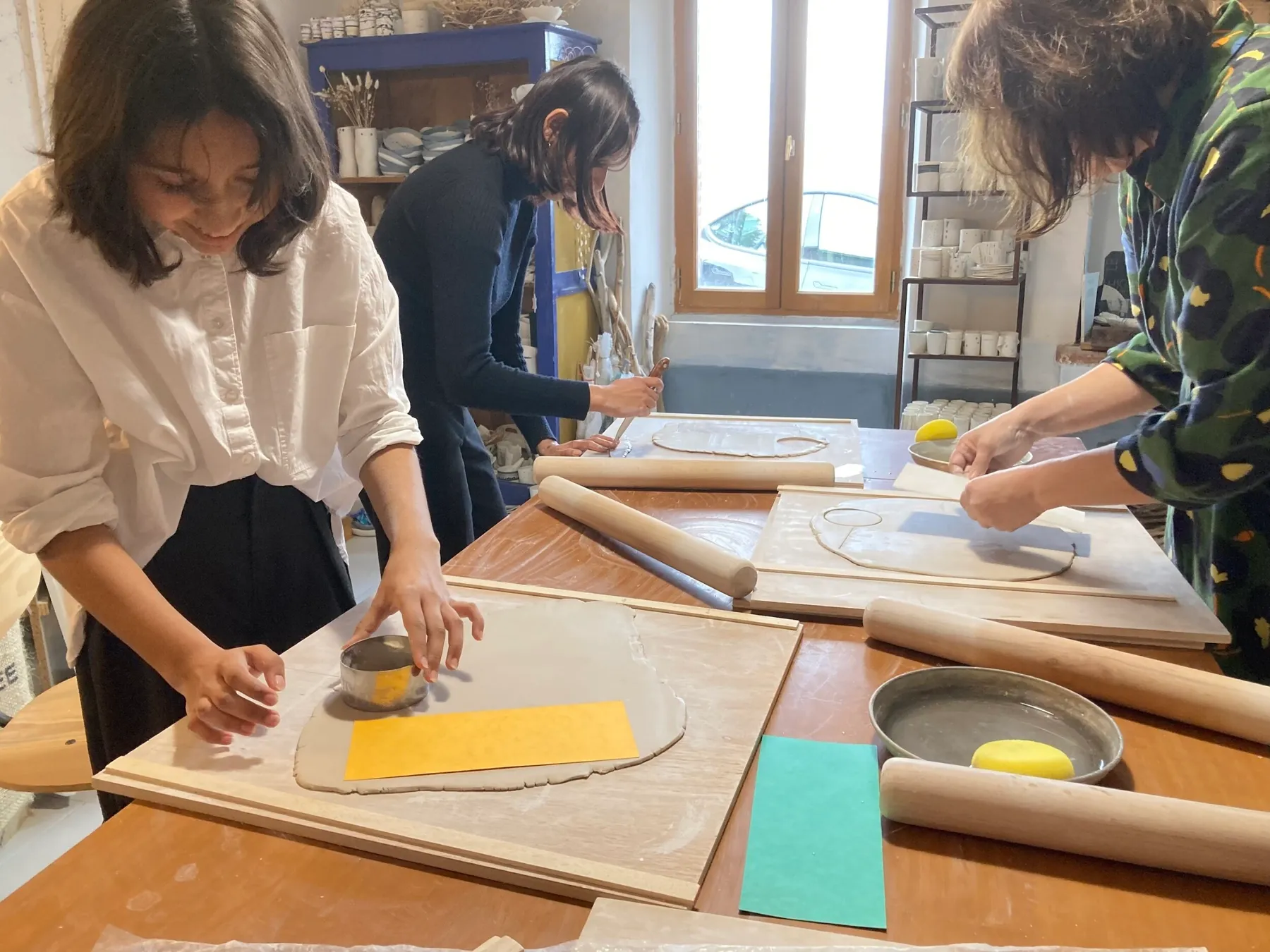 Modelez votre tasse en porcelaine, avec sous-tasse et cuillère - Image n°4 - Wecandoo