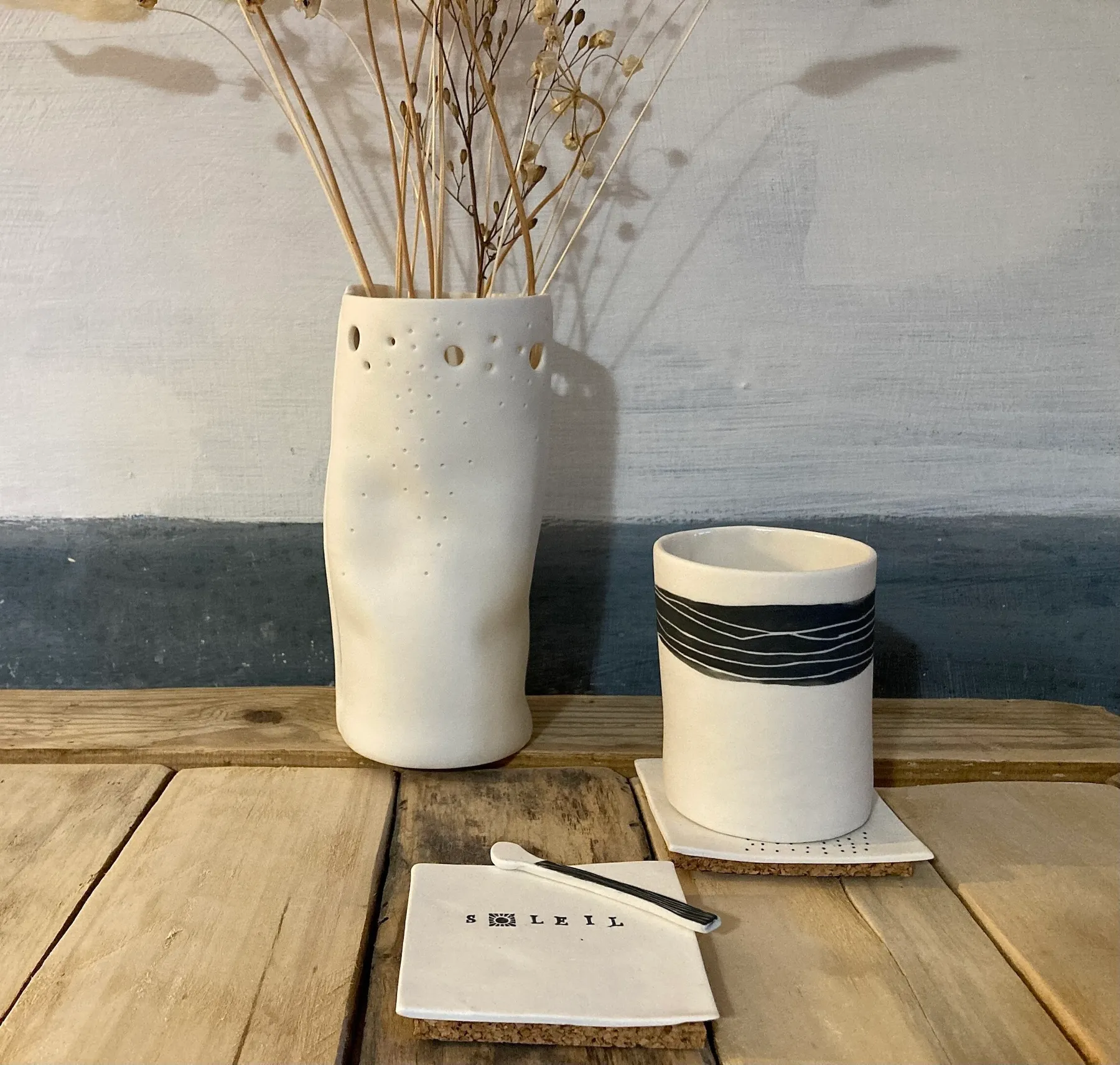 Modelez votre tasse en porcelaine, avec sous-tasse et cuillère - Image n°1 - Wecandoo