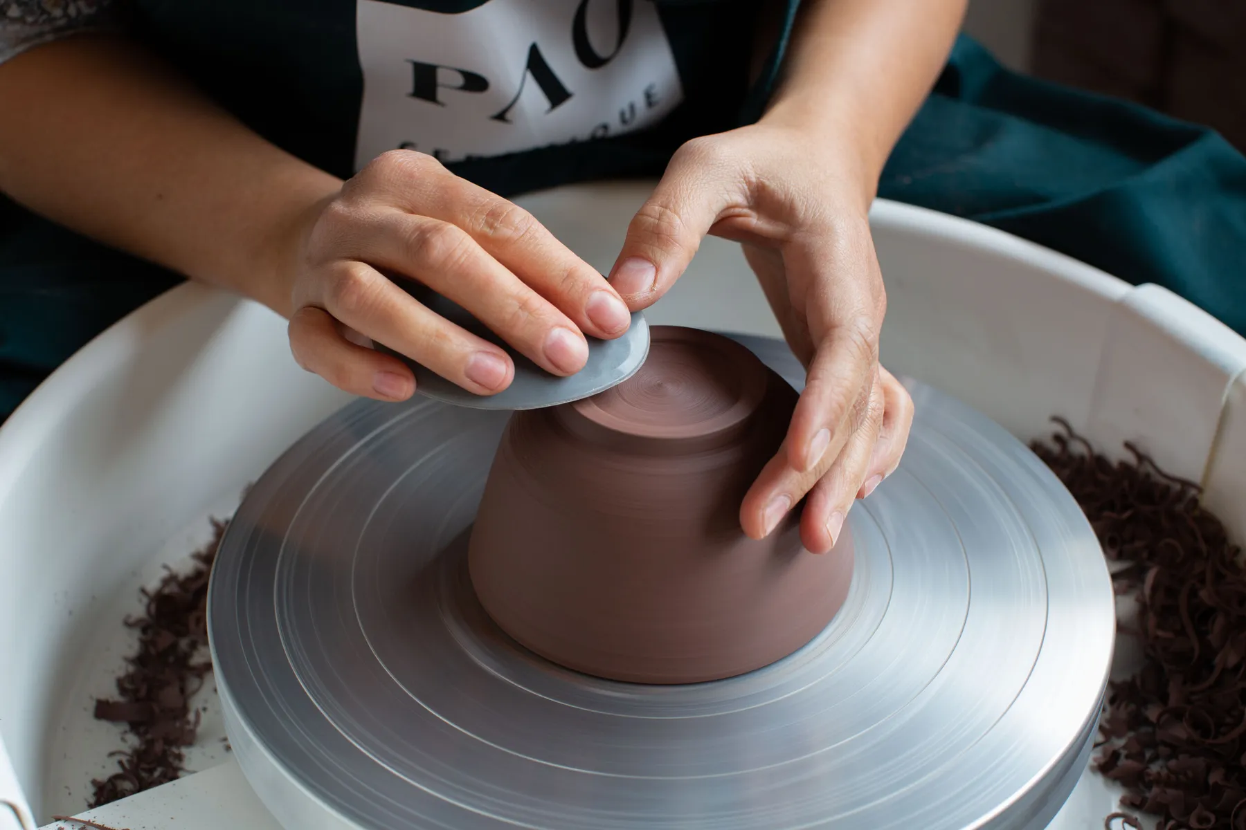 Initiez-vous au tour du potier en tête à tête avec l'artisan - Image n°2 - Wecandoo