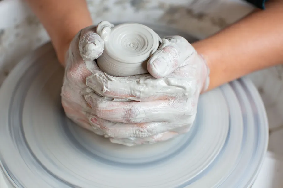 Initiez-vous au tour du potier en tête à tête avec l'artisan - Image n°1 - Wecandoo