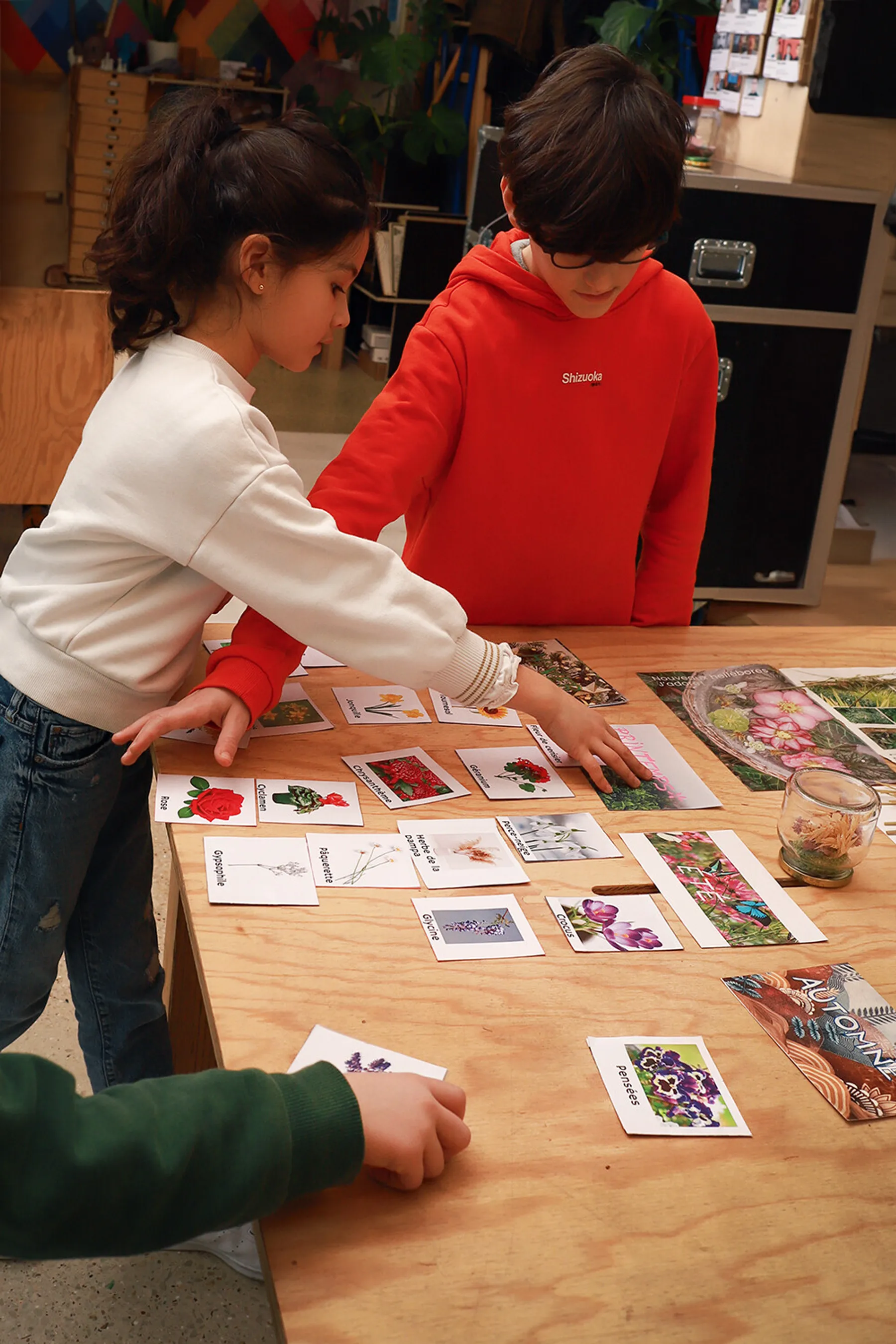 Fabriquez une cloche fleurie unique en duo avec votre enfant - Image n°2 - Wecandoo