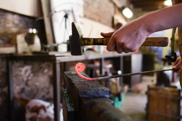 Initiez-vous à la ferronnerie d'art - Image n°5 - Wecandoo