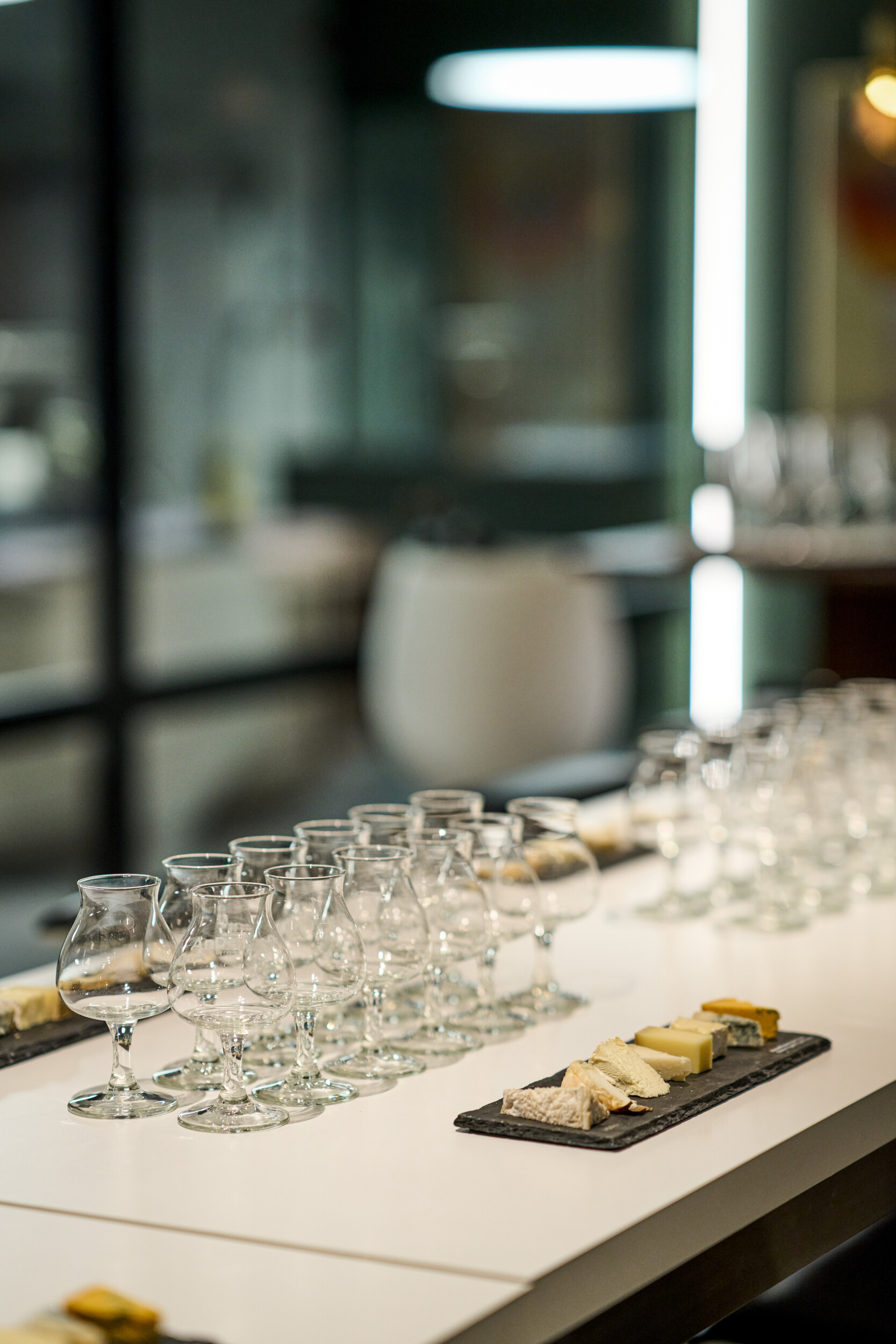 Wecandoo - Experience an exclusive cheese and beer tasting at Kaasaffineurs Van Tricht - Image n°7