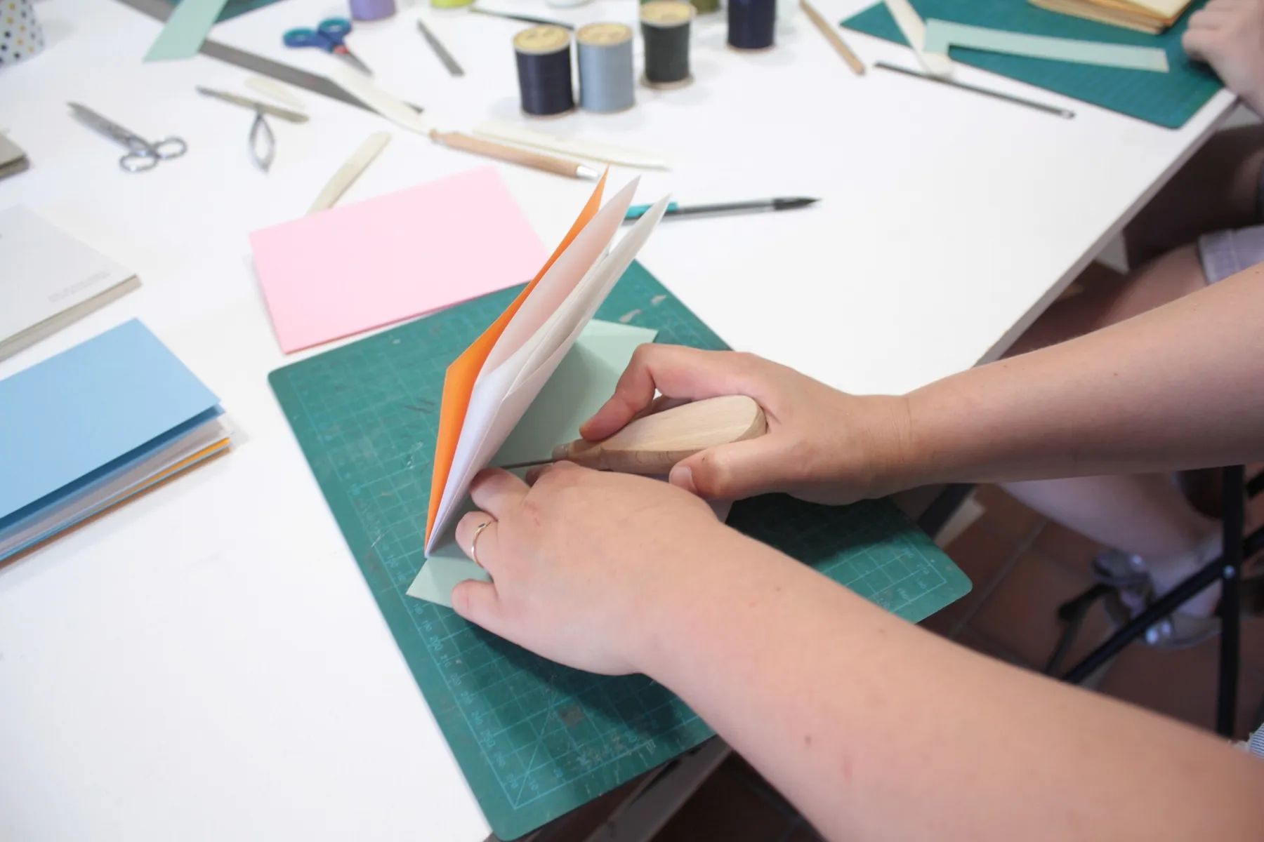 Initiez-vous à la reliure crisscross - Image n°1 - Wecandoo