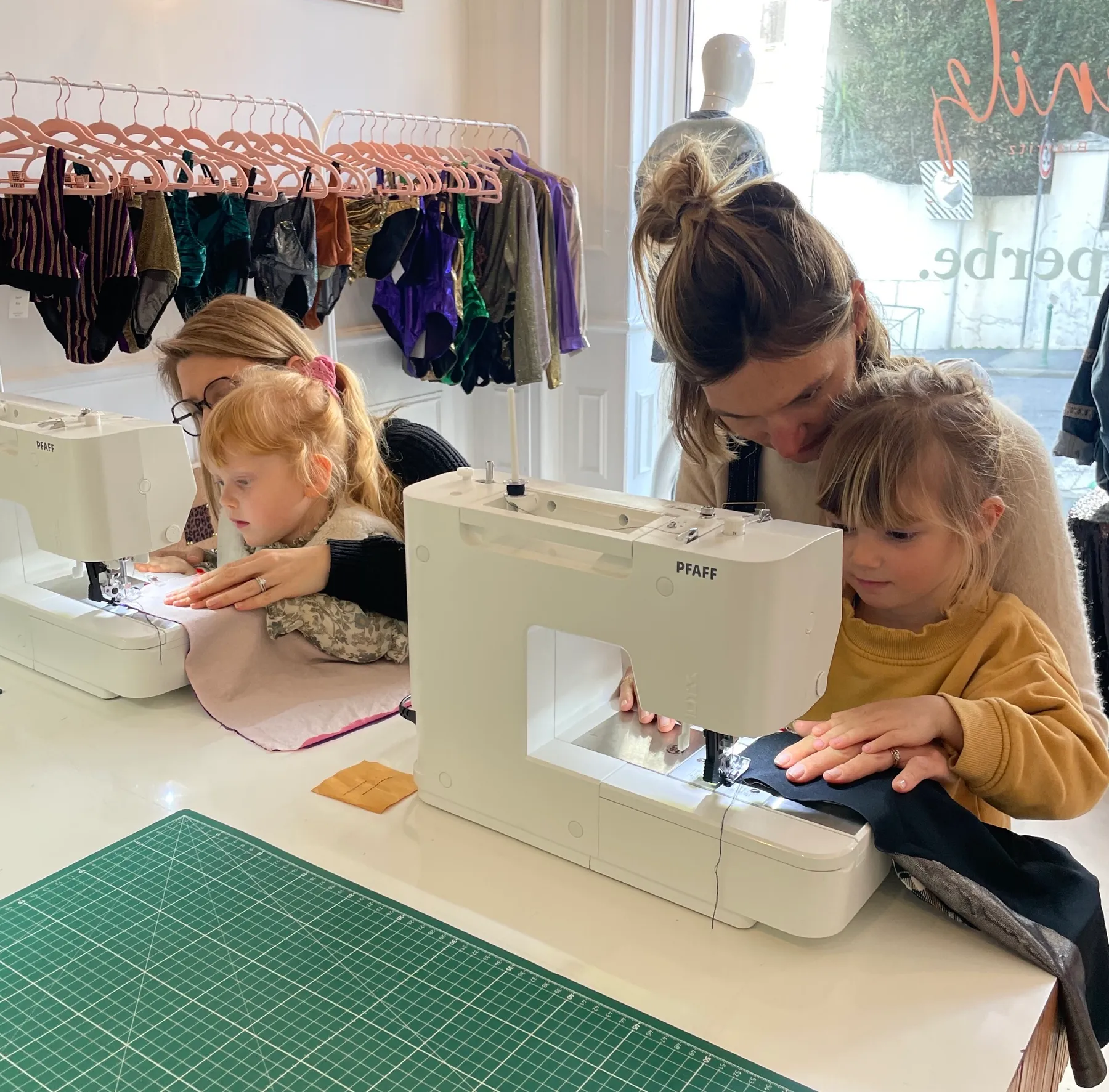 Cousez votre accessoire en duo avec votre enfant - Image n°2 - Wecandoo