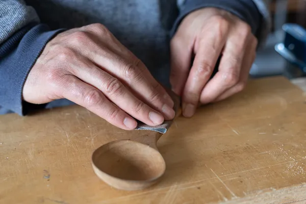 Apprenez à sculpter votre cuillère en bois - Afbeelding nr. 1 - Wecandoo