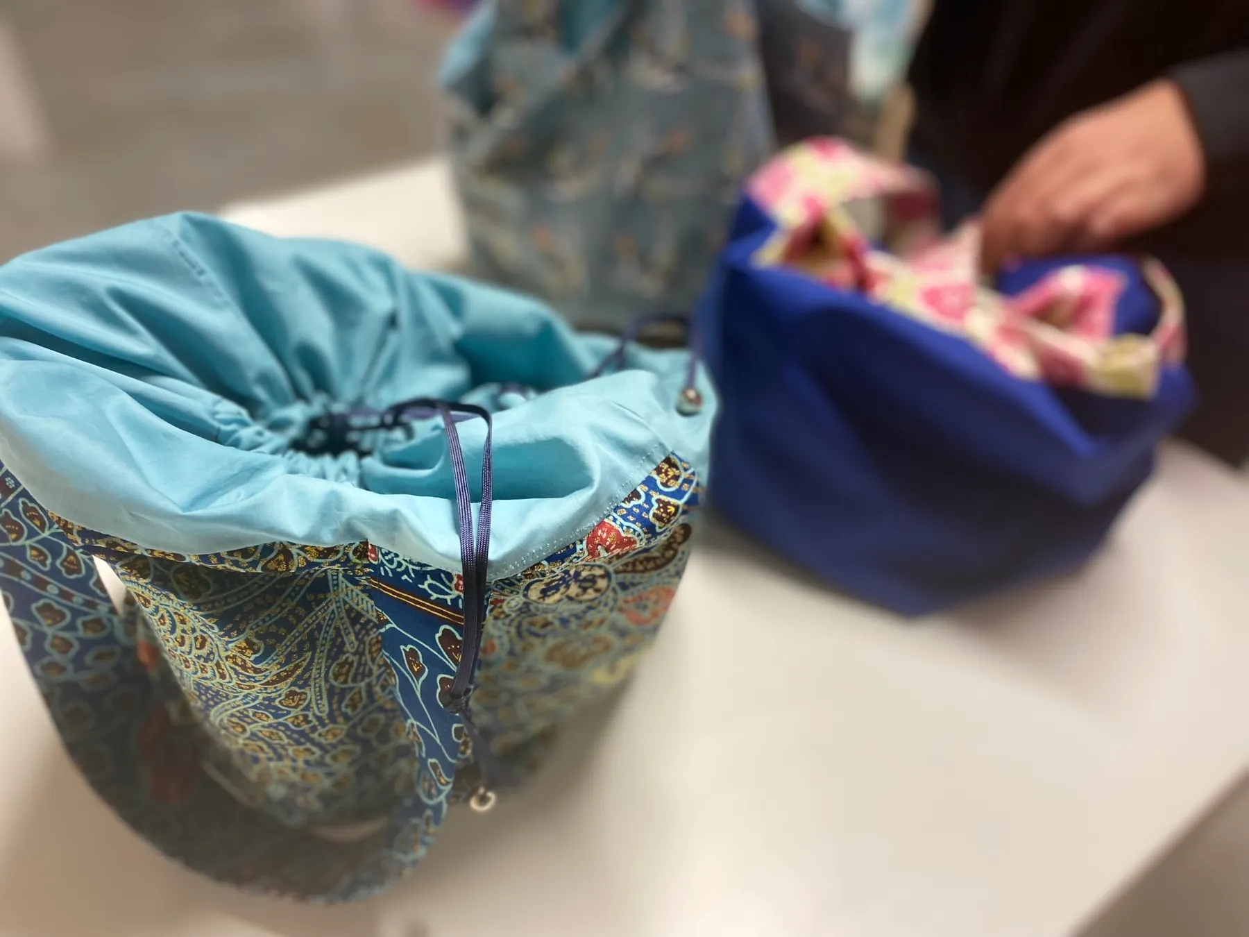 Initiez-vous à la couture et apprenez les techniques de base à la machine à coudre avec Caroline - Image n°2 - Wecandoo