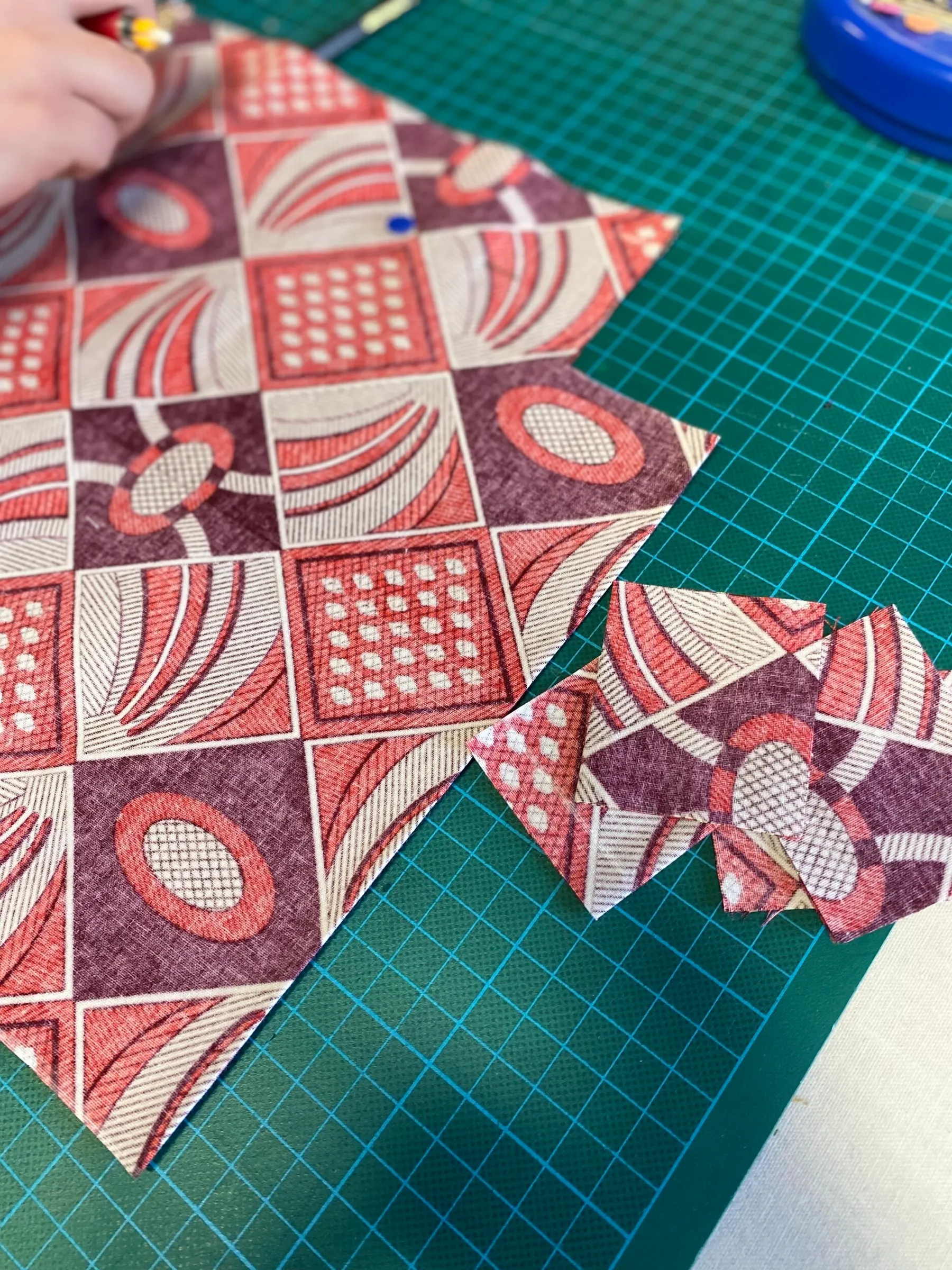 Initiez-vous à la couture et apprenez les techniques de base à la machine à coudre avec Caroline - Image n°1 - Wecandoo