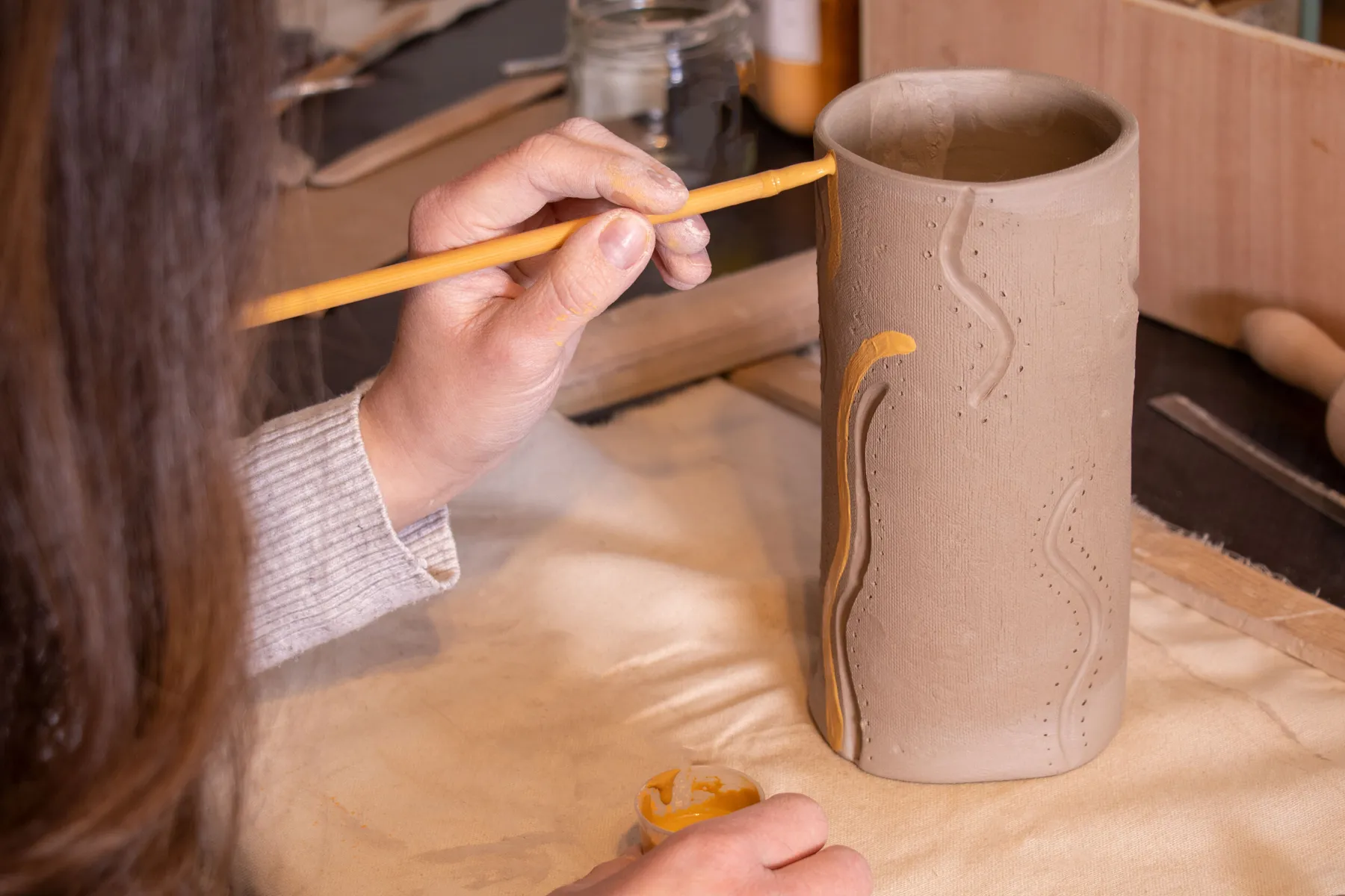 Initiez-vous au modelage de l'argile et décor à l'engobe avec François - Image n°4 - Wecandoo