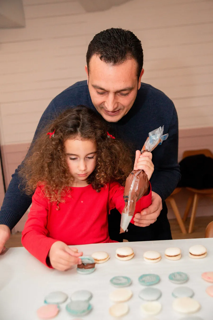 Réalise tes macarons entre copains - Image n°1 - Wecandoo